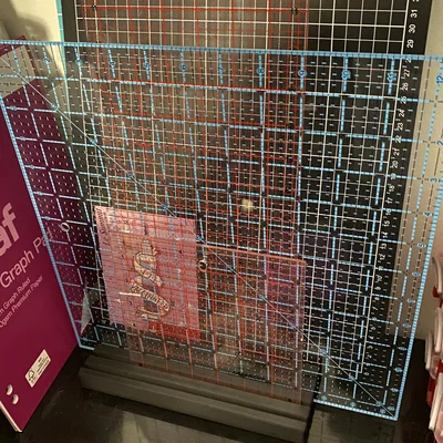 Đế giữ thước đo may vá / quilting