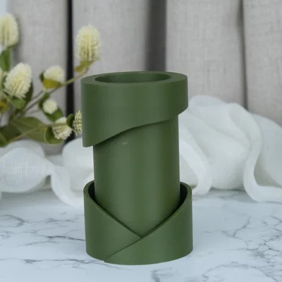Bình hoa Spiral Embrace Vase