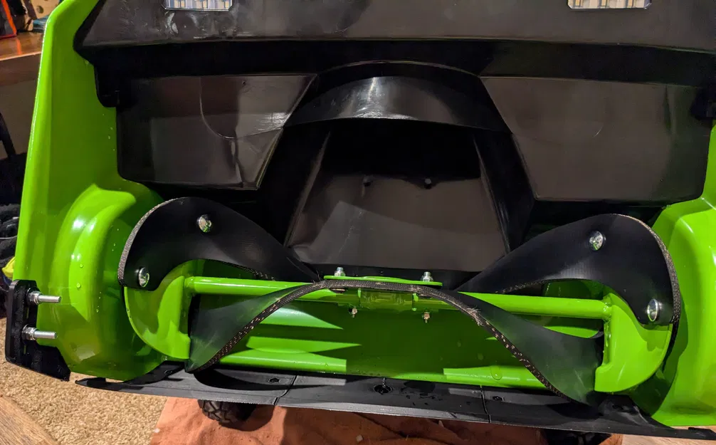 Thanh gạt tuyết thay thế cho máy thổi tuyết Greenworks 22 inch (R0200650-00) - Image 1