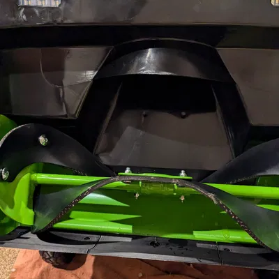 Thanh gạt tuyết thay thế cho máy thổi tuyết Greenworks 22 inch (R0200650-00)