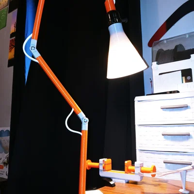 Đèn bàn Articulating C-Clamp dễ in