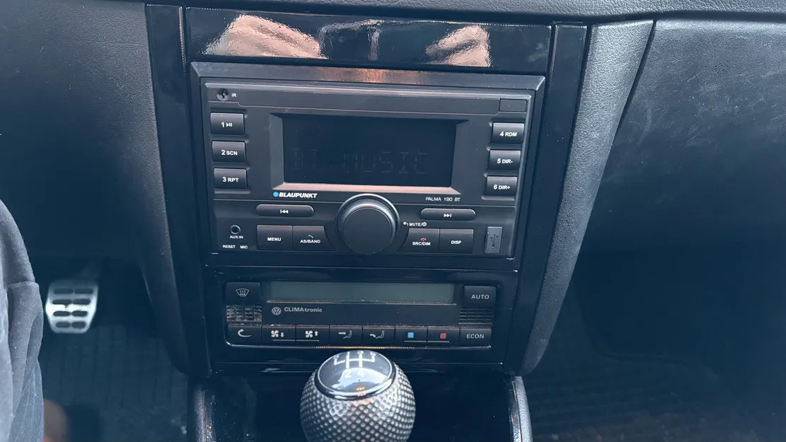 Mặt dưỡng radio cho Volkswagen Golf 4, Bora hoặc Jetta MK4 - Image 1