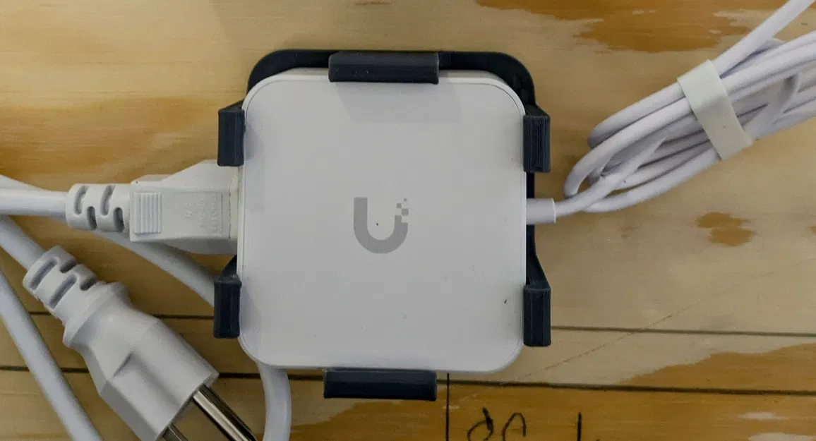 Giá treo tường cho bộ nguồn Ubiquiti Cloud Gateway Max - Image 1