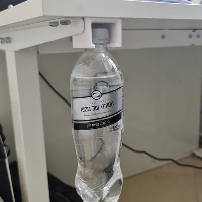 Giá treo bình nước dưới bàn