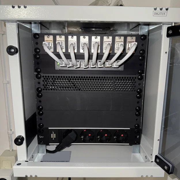 Khung gắn tủ rack 10 inch cho Switch TP-Link TL-SG108PE - Image 3