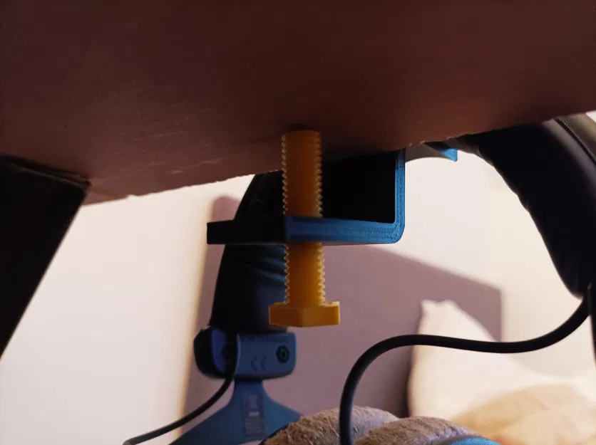 Giá đỡ tai nghe kẹp bàn in 3D: Gọn gàng và chắc chắn - Image 2