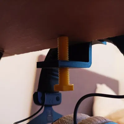 Giá đỡ tai nghe kẹp bàn in 3D: Gọn gàng và chắc chắn