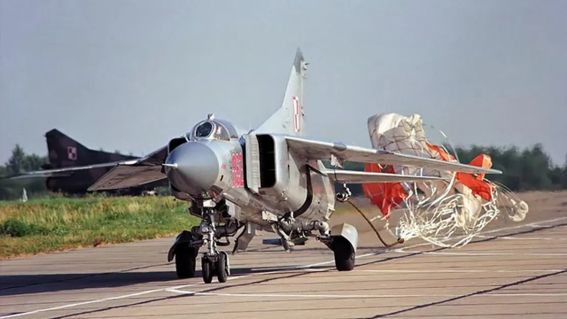 Mô hình MiG-23 Flogger & MiG-27: Tiêm kích phản lực mini in liền khối có khớp nối - Image 6
