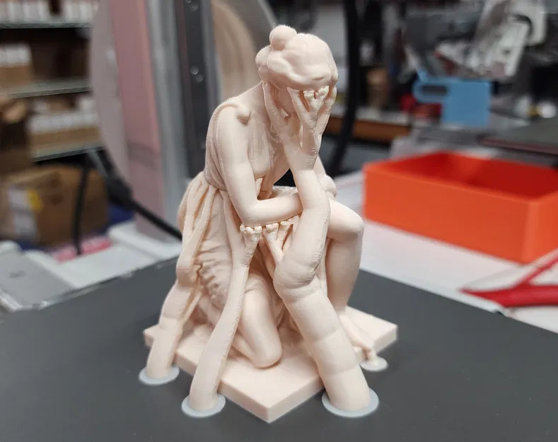 Mô hình Tượng Nữ Thần Quỳ Gối - Image 7