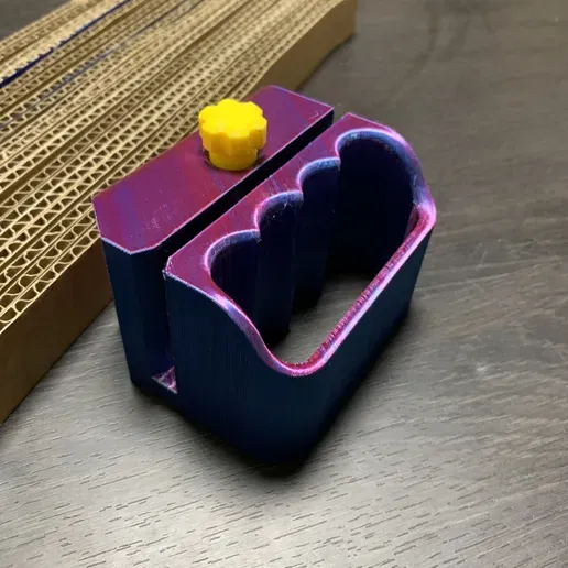 Dụng cụ cắt thùng carton tự làm bàn cào cho mèo - Image 1