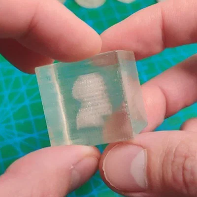 Hướng dẫn cách in "hologram" bên trong "lớp kính"
