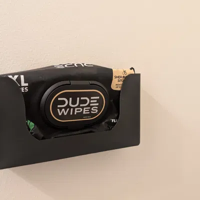 Giá treo khăn ướt Dude Wipes gắn tường thiết kế tối giản