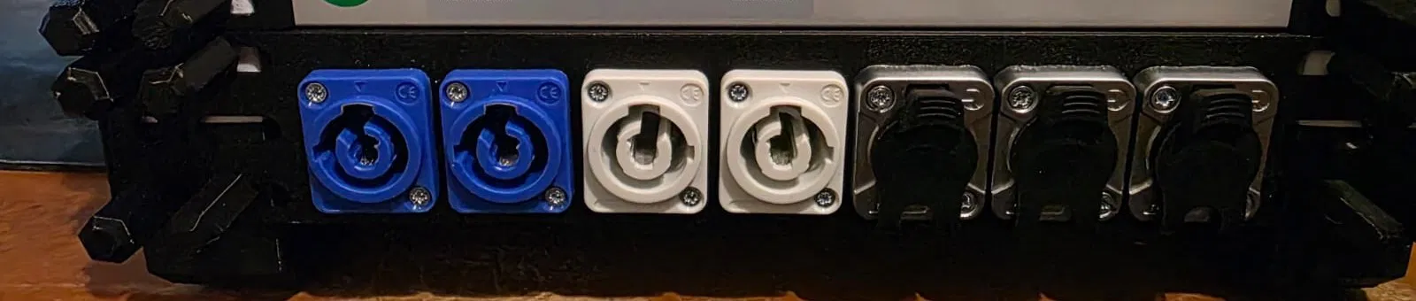 Patch Panel 1U cho đầu nối Neutrik D-Type (Dành cho 10 inch Rack) - Image 3