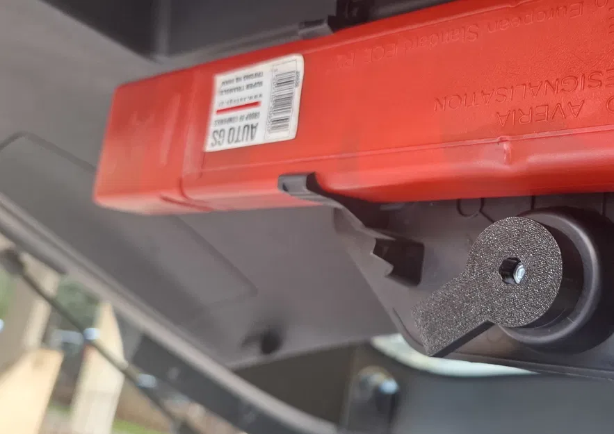 Lẫy khóa hộc chứa tam giác cảnh báo xe C5 Aircross - Image 1