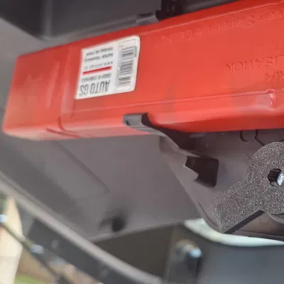 Lẫy khóa hộc chứa tam giác cảnh báo xe C5 Aircross