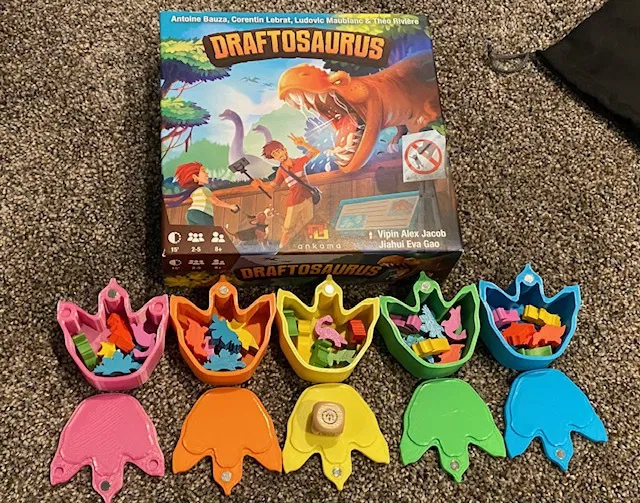 Hộp Đựng Draftosaurus--Hộp đựng khủng long có nắp và nam châm - Image 1