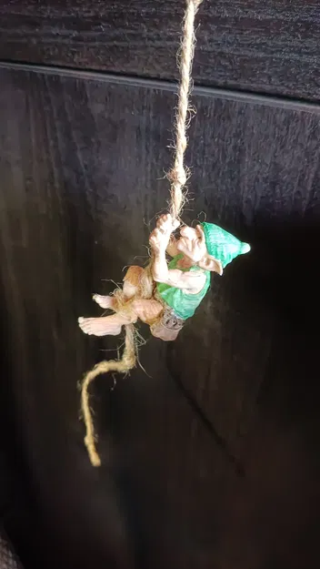 Mô hình Yêu tinh Leo trèo (Climbing Goblin) - Image 3