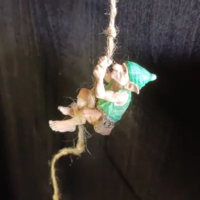 Mô hình Yêu tinh Leo trèo (Climbing Goblin)