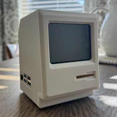 Vỏ máy Raspberry Pi 5 kiểu Macintosh Plus