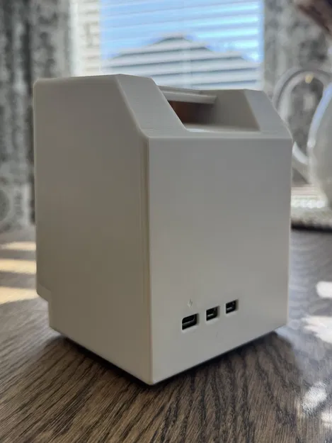 Vỏ máy Raspberry Pi 5 kiểu Macintosh Plus - Image 2