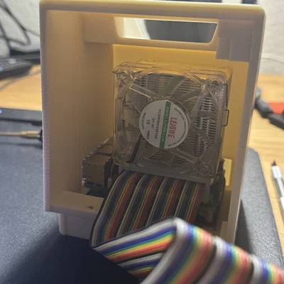 Vỏ máy Raspberry Pi 5 kiểu Macintosh Plus