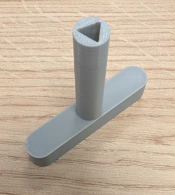 Chìa khóa tam giác 8mm (Dreikantschlüssel) - Image 1