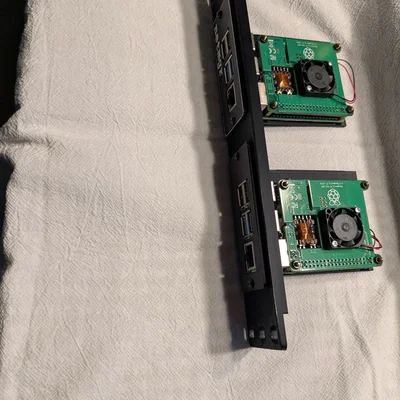 Ngàm gắn tủ mạng 10 inch cho hai Raspberry Pi