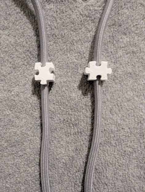 Kẹp dây áo hoodie hình mảnh ghép (Jigsaw Hoodie Beads) độc đáo - Image 3