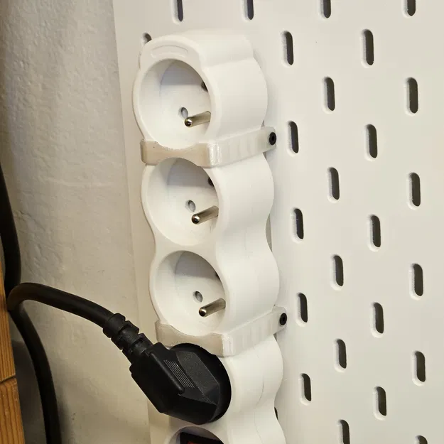 Giá treo ổ cắm điện EMOS cho bảng SKADIS - Gọn gàng, thẩm mỹ - Image 1