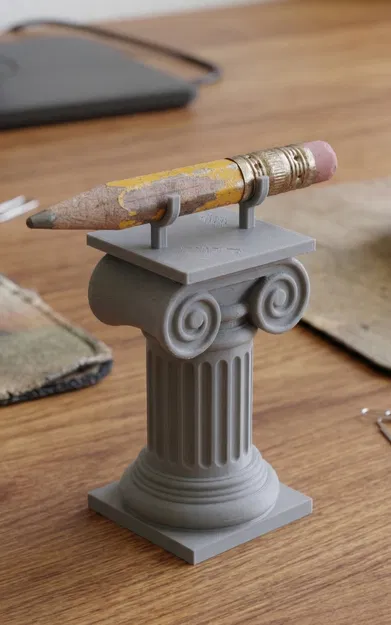 Bục trưng bày mini Pedestal: Giá đỡ bút và mô hình để bàn sang trọng - Image 1