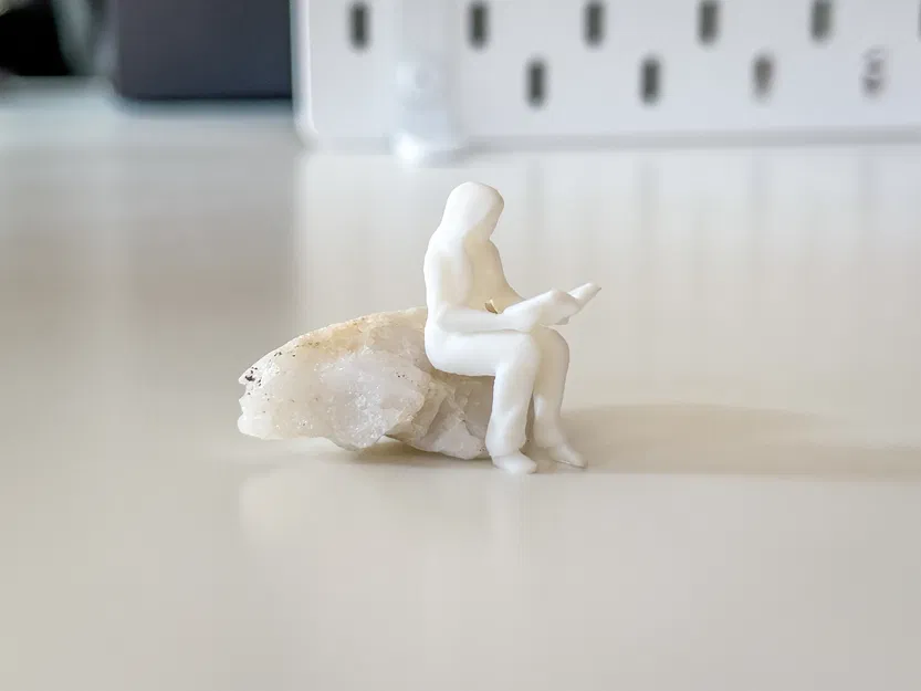 Mô hình thu nhỏ người phụ nữ/đang đọc sách cho sa bàn - Image 1