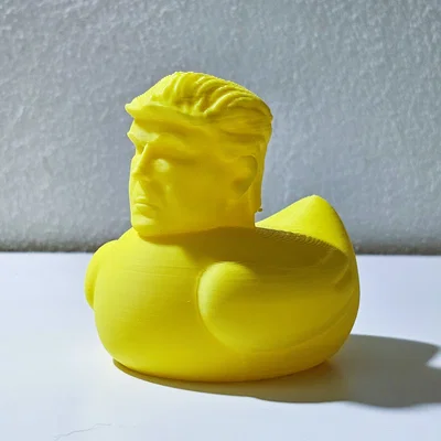 Mô hình 3D chú vịt Donald Trump độc đáo trang trí phòng tắm