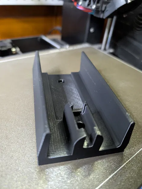 Giá treo tường cho máy hút bụi Shark Pet Pro - Image 4