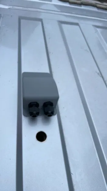 Hộp Luồn Dây Điện Cho Nóc Xe Van (Dùng Cho Pin Năng Lượng Mặt Trời) - Image 2