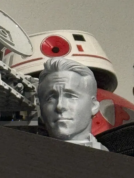 Tượng Ryan Reynolds - Image 3