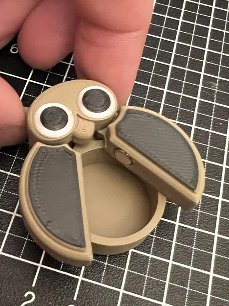 Mô Hình Hộp Cú Nhỏ Với Cơ Chế Nam Châm Tự Đóng Bí Mật - Image 1