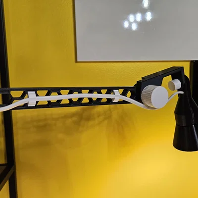 Tự in 3D đèn bàn thông minh kèm kẹp dây điện tiện lợi