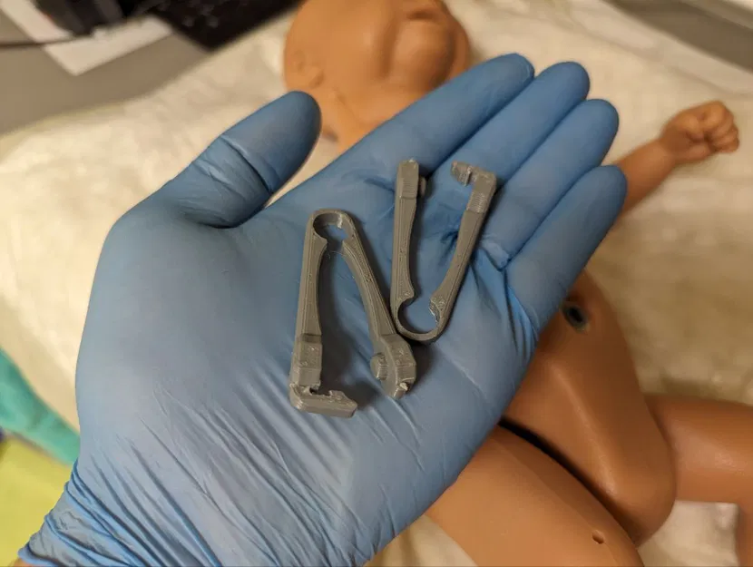 Mô hình kẹp dây rốn dùng cho mô phỏng y tế - Image 3