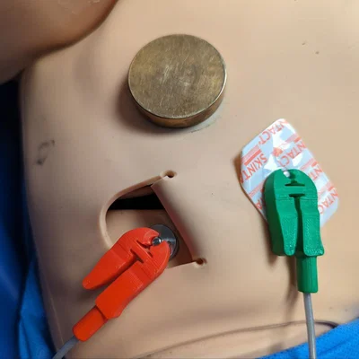 Mô hình kẹp điện cực ECG dùng cho mô phỏng y tế