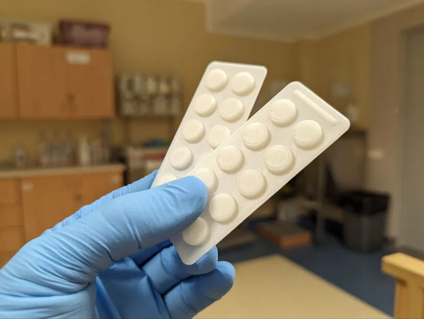 Mô hình vỉ thuốc giả định dùng cho mô phỏng y tế - Image 1