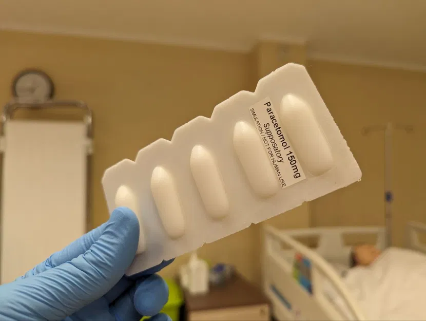 Đạo cụ thuốc đặt (suppository) dùng trong mô phỏng y tế - Image 1