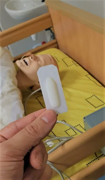Đạo cụ thuốc đặt (suppository) dùng trong mô phỏng y tế - Image 2