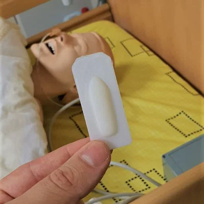 Đạo cụ thuốc đặt (suppository) dùng trong mô phỏng y tế