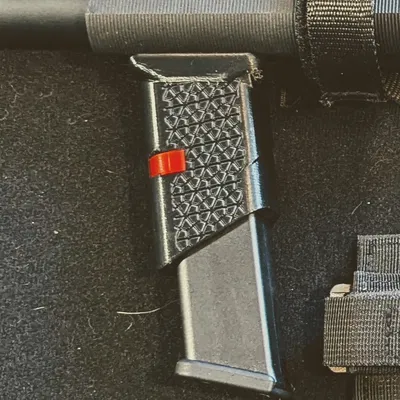 Tay cầm dọc M-LOK có tích hợp giá giữ băng đạn Glock