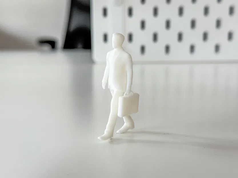 Mô hình thu nhỏ doanh nhân đang đi bộ cho sa bàn của bạn - Image 1