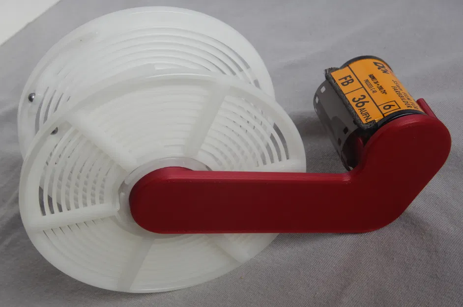 Dụng cụ hỗ trợ nạp phim 35mm vào cuộn (Loading tool for film reels) - Image 2