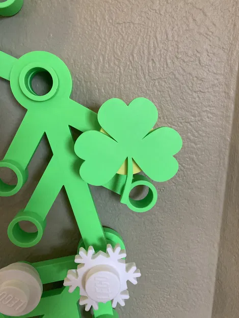 Mẫu lá Shamrock cho vòng hoa LEGO khổng lồ - Image 1