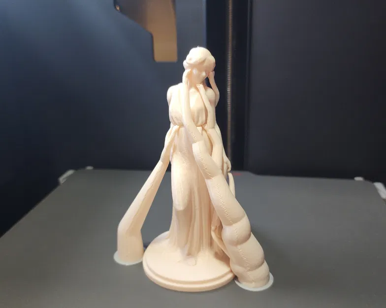 Tượng Nữ Thần Trong Chiếc Áo Choàng Đơn Giản - Image 7