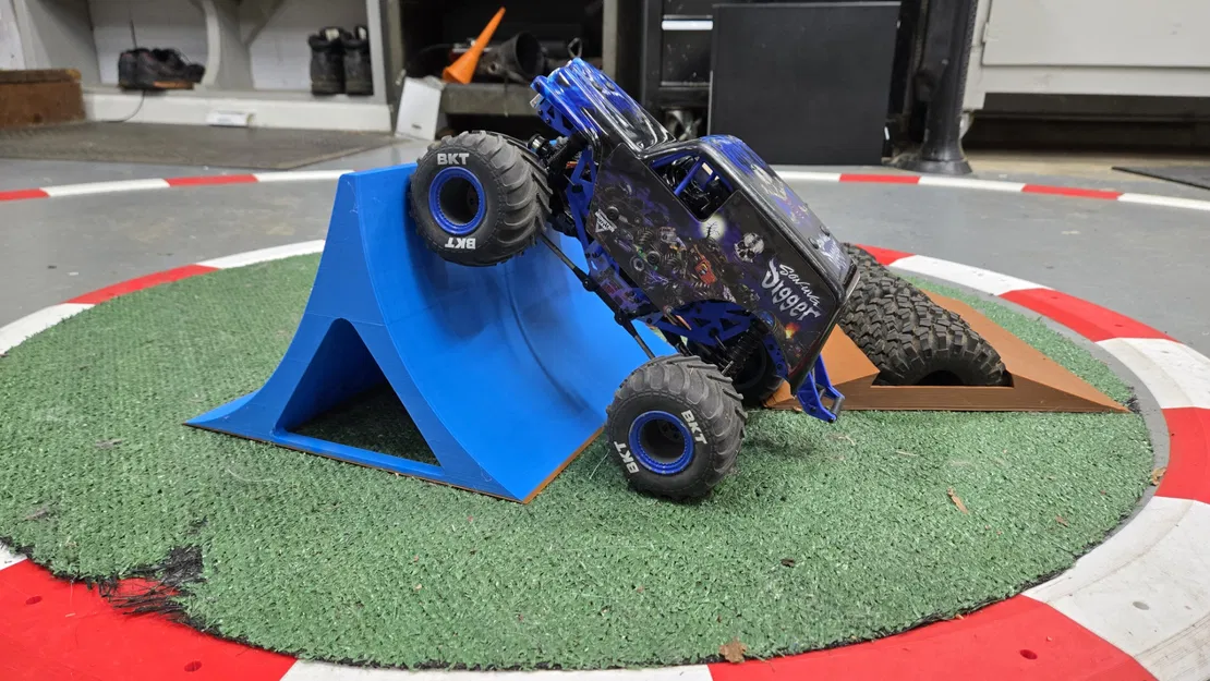 Cầu nhảy Ramp cho RC Monster Truck thực hiện Backflip - Image 1