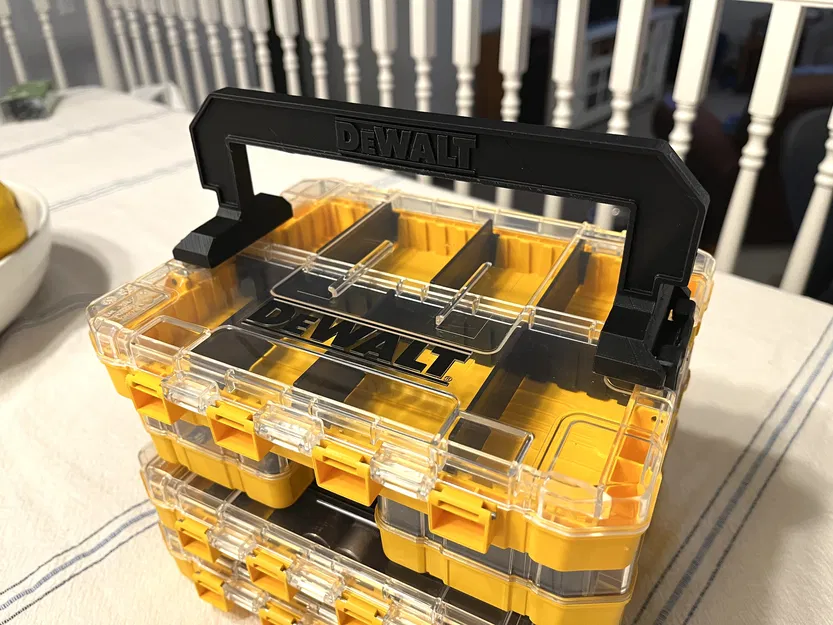 Tay cầm cho thùng đựng đồ Dewalt Tough Case - Image 1